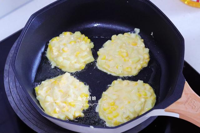 葱花鸡蛋饼的做法（鸡蛋饼的做法视频）